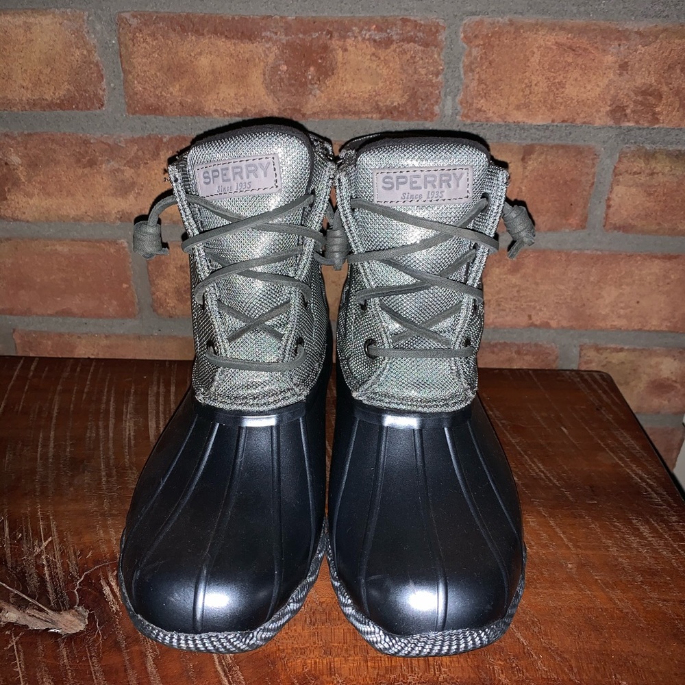 💥SOLD💥SPERRY Rubber Boots Silver w/grey size 6